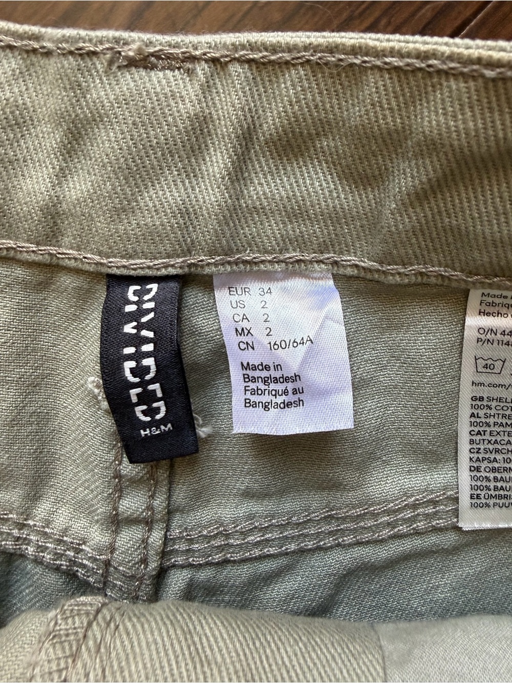 H&M DIVIDED Olive High-Waist Cuffed Women’s Shorts with Pockets, Size XS - Picture 2 of 3